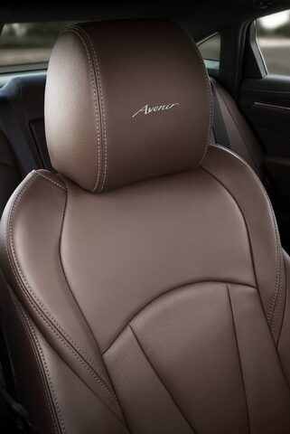 2018-Buick-LaCrosse-Avenir-035.jpg