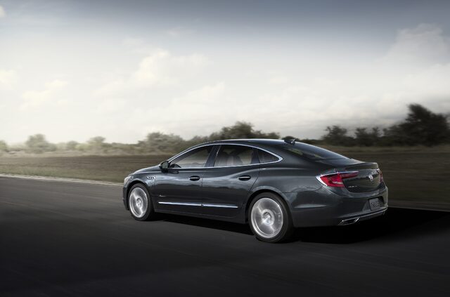 2018-Buick-LaCrosse-Avenir-038.jpg
