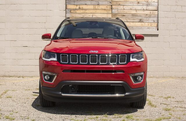 2017 Jeep Compass Limited 4X4 front grille view