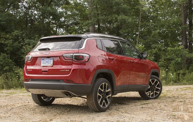 2017 Jeep Compass Limited 4X4 rear three-quarter view
