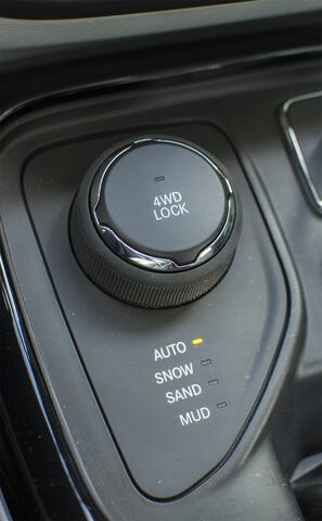 2017 Jeep Compass Limited 4X4 terrain selector dial