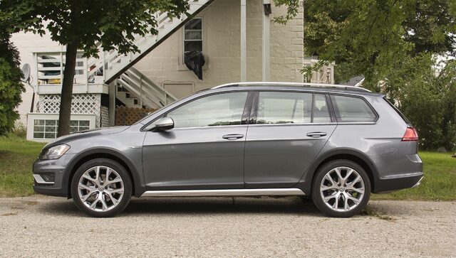 2017 Volkswagen Golf Alltrack SEL — Side Profile View, Platinum Gray