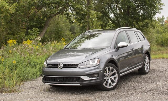 2017 Volkswagen Golf Alltrack SEL — Front 3/4 View, Platinum Gray