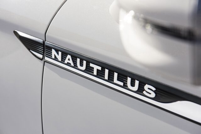 2019 Lincoln Nautilus 10.jpg