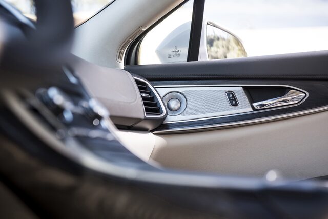 2019 Lincoln Nautilus 13.jpg