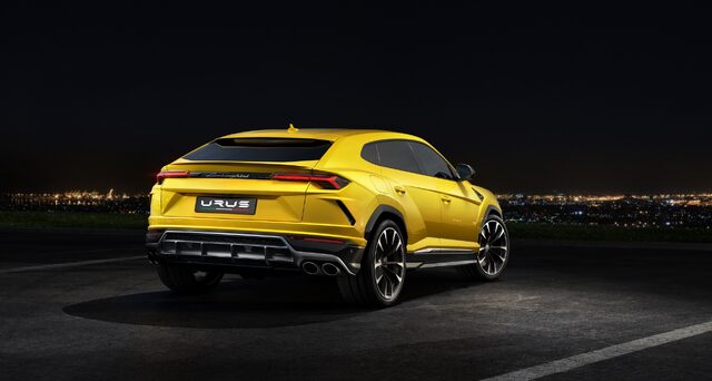 2019 Lamborghini Urus 3.jpg