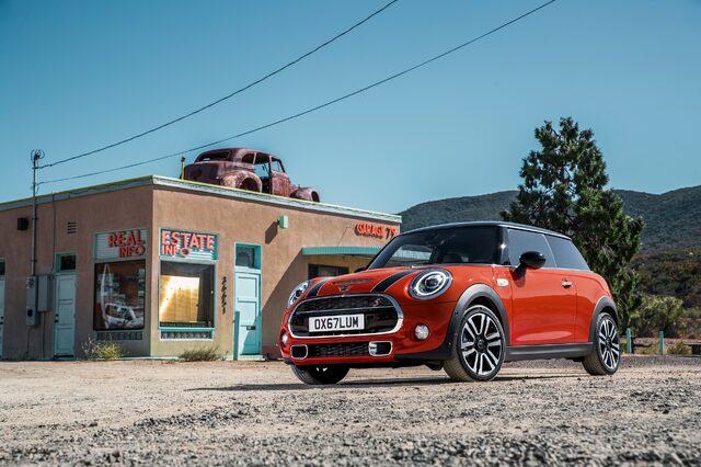 2019 Mini Cooper S Hardtop front three-quarter desert roadside