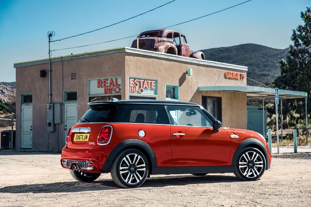 2019 Mini Cooper S Hardtop rear three-quarter desert roadside