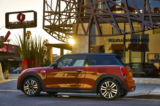 2019 Mini Cooper S Hardtop side profile urban district