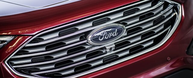 2019 Ford Edge Titanium 3.jpg