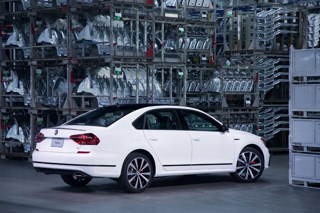 2018 Volkswagen Passat GT 4.jpg
