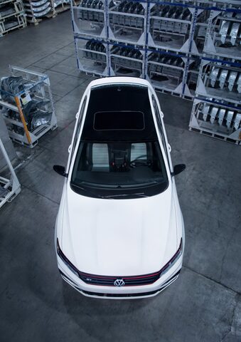 2018 Volkswagen Passat GT 6.jpg