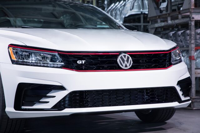 2018 Volkswagen Passat GT 7.jpg