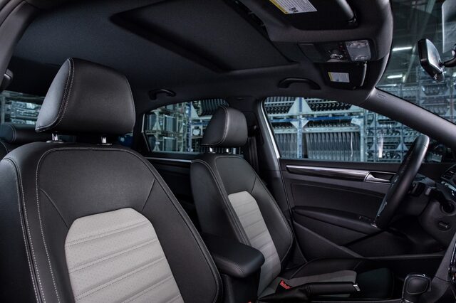 2018 Volkswagen Passat GT 12.jpg