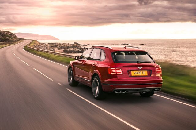 2018 Bentley Bentayga V8 3.jpg