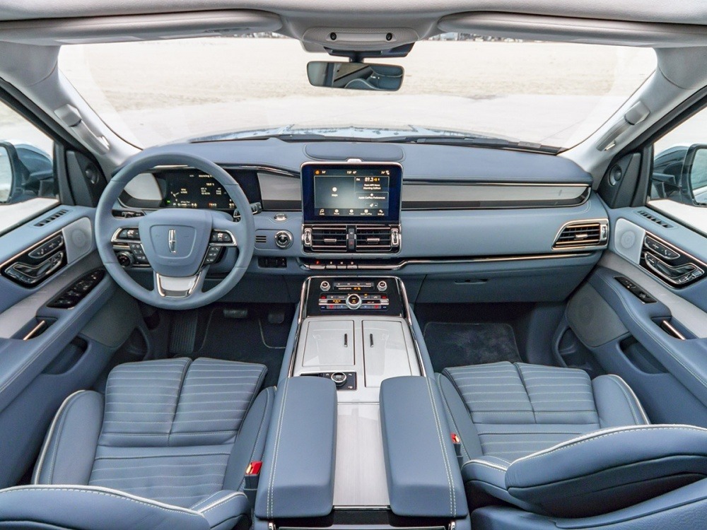 36-2018-Lincoln-Navigator-Interior-KBB.jpg