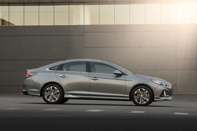 2018 Hyundai Sonata Hybrid 3.jpg