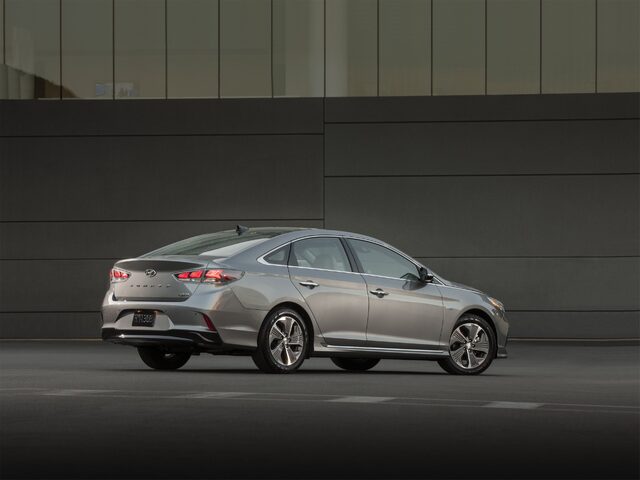 2018 Hyundai Sonata Hybrid 4.jpg