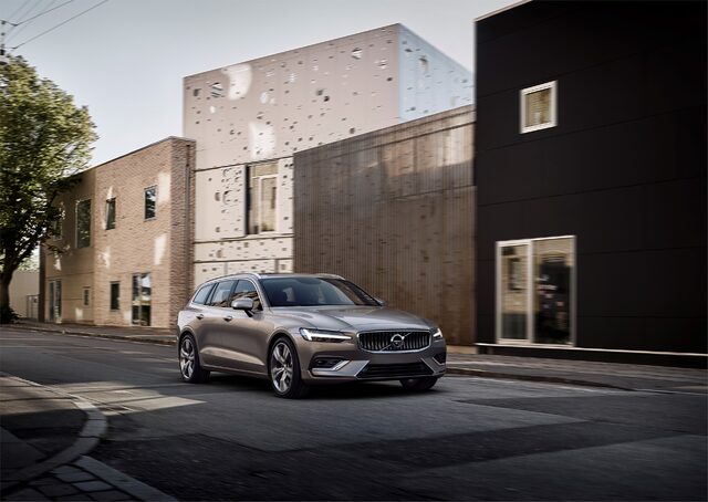 2019 Volvo V60 1.jpg