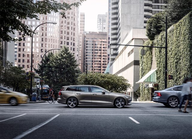 2019 Volvo V60 2.jpg