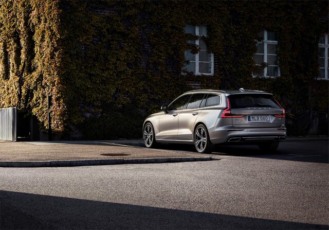 2019 Volvo V60 3.jpg
