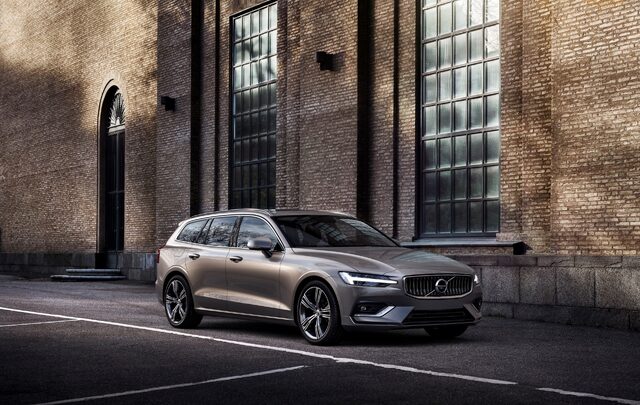 2019 Volvo V60 4.jpg
