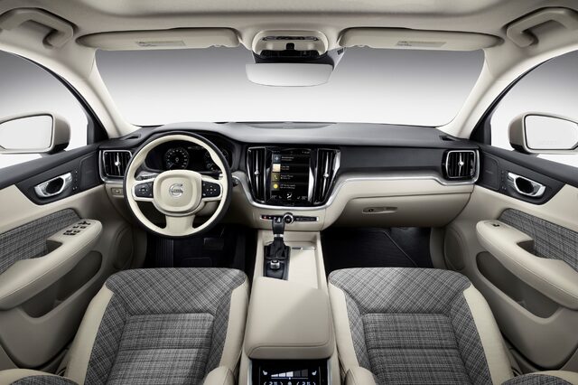 2019 Volvo V60 7.jpg