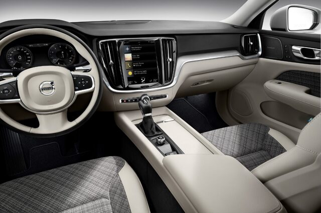 2019 Volvo V60 8.jpg