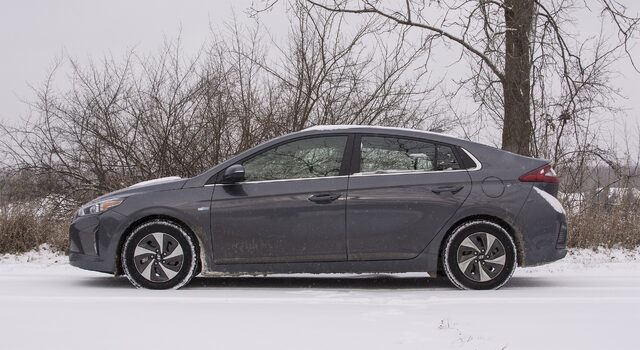 2017 Hyundai Ioniq SEL Hybrid Side Profile