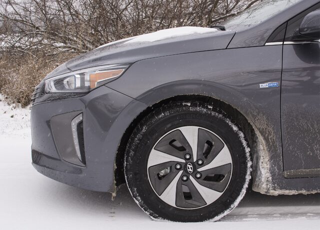 2017 Hyundai Ioniq SEL Hybrid Front Corner Wheel Detail