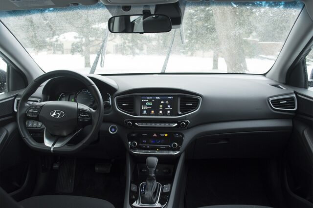 2017 Hyundai Ioniq SEL Hybrid Interior Dashboard