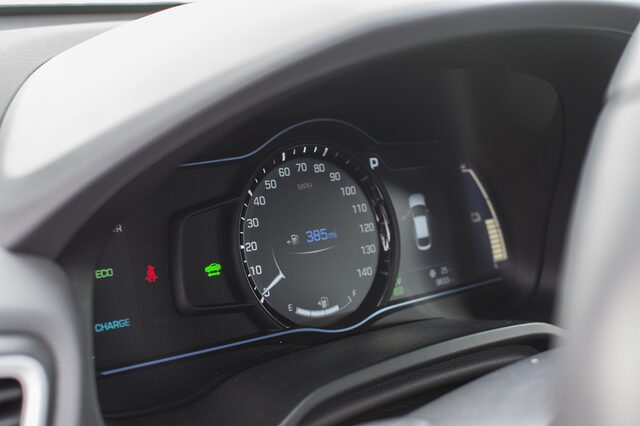 2017 Hyundai Ioniq SEL Hybrid Driver Instrument Cluster