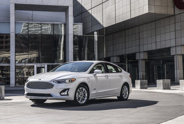 19FordFusion_01_HR.jpg