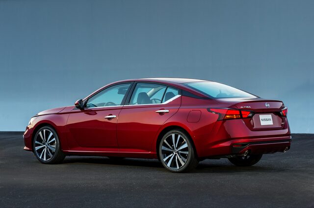2019-Nissan-Altima-Photo-05.jpg