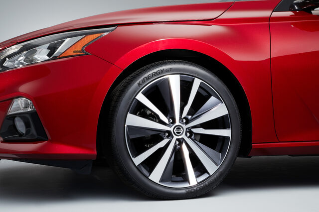 2019-Nissan-Altima-Photo-09.jpg