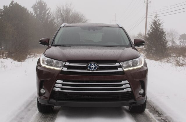 2017 Toyota Highlander Hybrid Limited — Front View, Midnight Black Metallic