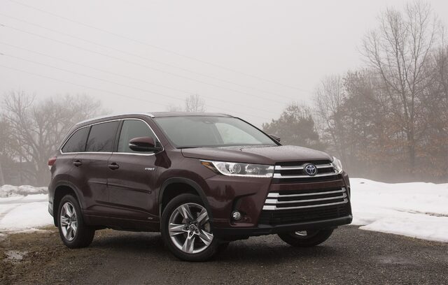 2017 Toyota Highlander Hybrid Limited — Front 3/4 View, Driver Side, Overcast
