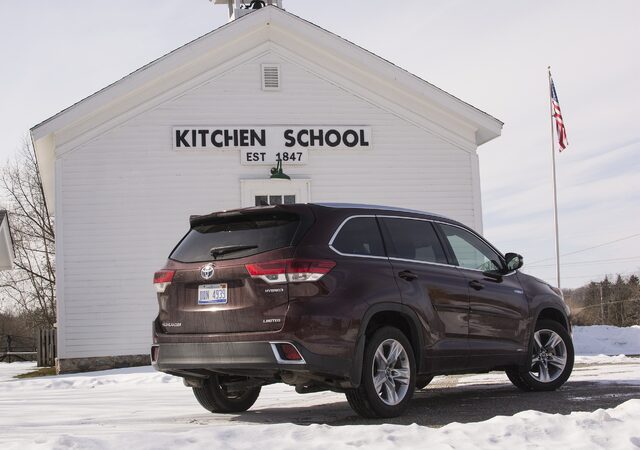 2017 Toyota Highlander Hybrid Limited — Rear 3/4 View at Kitchen School