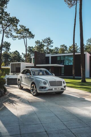 2019 Bentley Bentayga Plug-In Hybrid Front Three-Quarter View at Estate