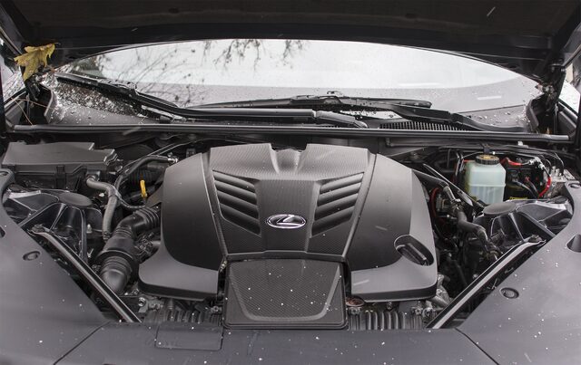2018 Lexus LC 500 5.0-liter V8 engine bay