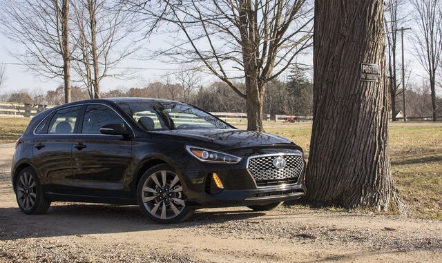 2018 Hyundai Elantra GT Sport front three-quarter view