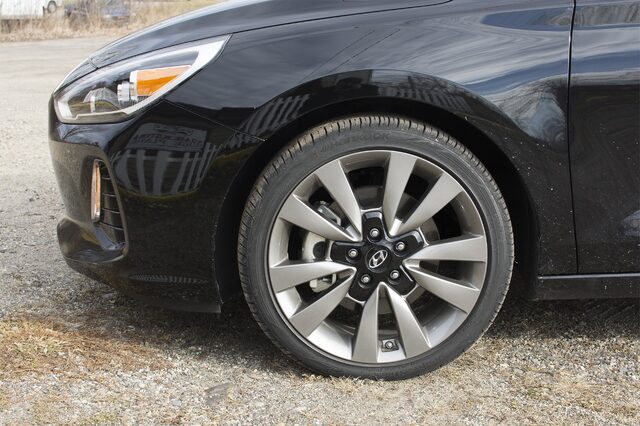 2018 Hyundai Elantra GT Sport front wheel detail