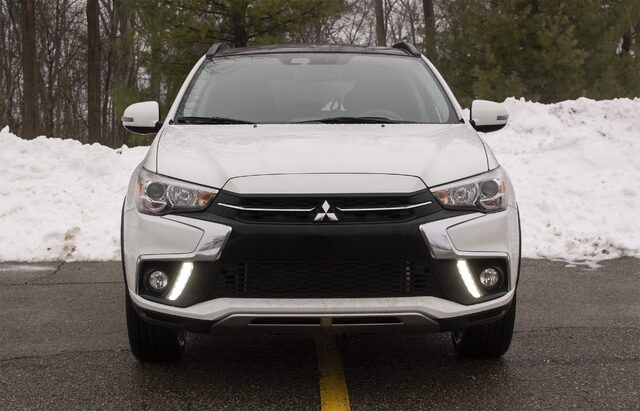2018 Mitsubishi Outlander Sport SEL front view