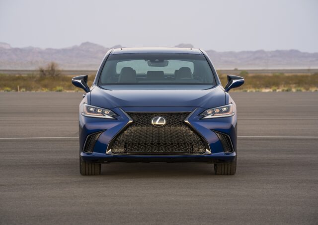 2019_Lexus_ES_017_AF2F8CBDA6AC0EF3EA5C4A7755D24EA2605A19F0.jpg