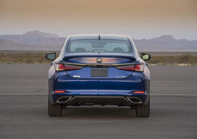 2019_Lexus_ES_029_BC79637F8F88FC27741CB60F33A85B22ABC1D55F.jpg