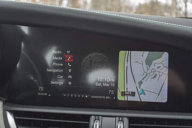 2017 Alfa Romeo Giulia Quadrifoglio Infotainment Screen