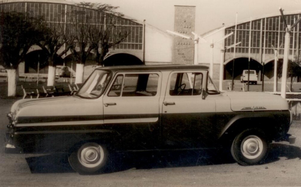 Ford-BR-truck-sedan-side.jpg