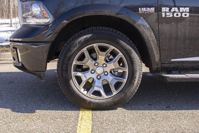2018 Ram 1500 Limited HEMI Badge and Chrome Alloy Wheel Detail