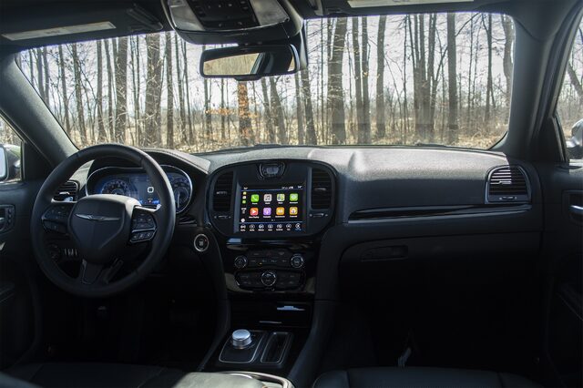 2018 Chrysler 300S AWD interior dashboard