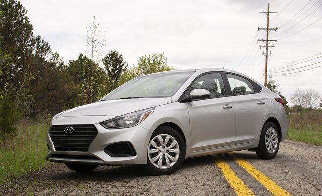 2018 Hyundai Accent SE Front Three-Quarter View